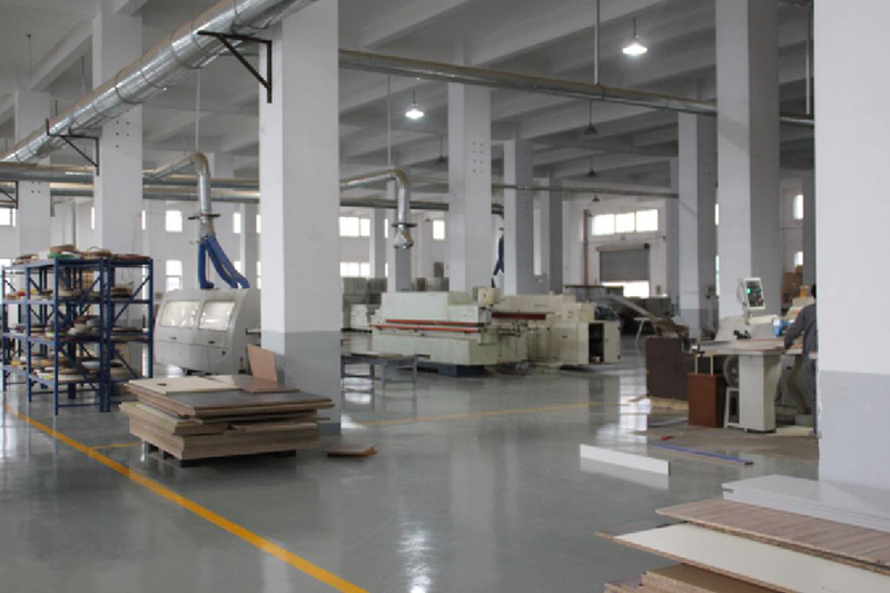 上海辦公家具廠卓越的現(xiàn)代化管理制度，認(rèn)真負(fù)責(zé)的福冠辦公家具全體員工，規(guī)范化流水作業(yè)，保障您的產(chǎn)品質(zhì)量。
